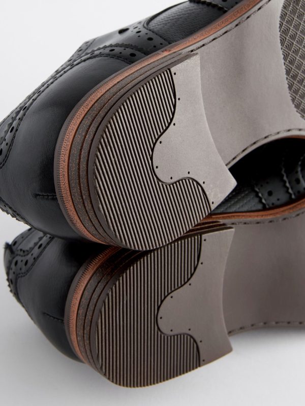 GO8458 Black Texture Detail Double Wing Brogue Shoes - Image 5