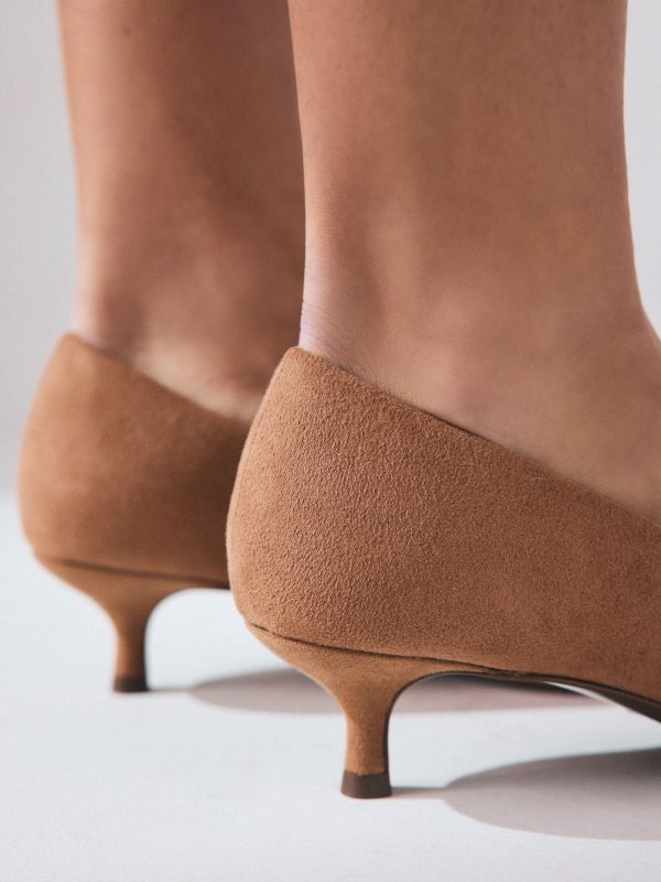 GO8446 Standard/Wide Fit  Point Toe Low Kitten Heels - Image 3