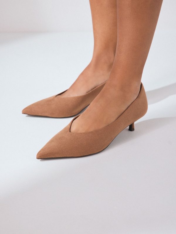 GO8446 Standard/Wide Fit  Point Toe Low Kitten Heels - Image 4