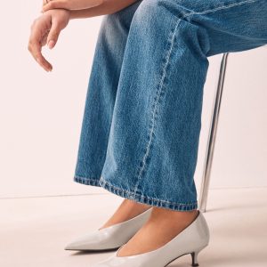 GO8443 Standard/Wide Fit  Point Toe Low Kitten Heels