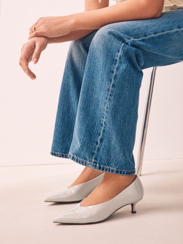 GO8443 Standard/Wide Fit  Point Toe Low Kitten Heels