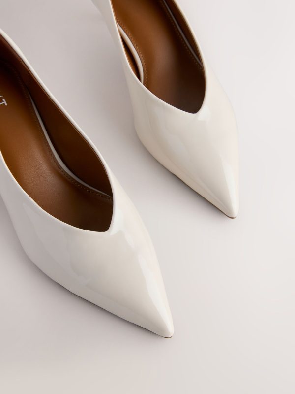 GO8443 Standard/Wide Fit  Point Toe Low Kitten Heels - Image 8
