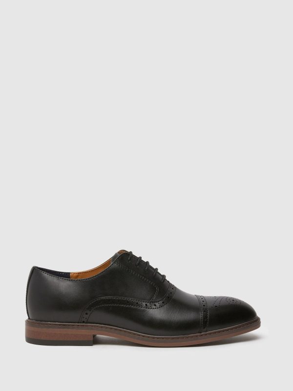 GO8462 Leather Black Brogues