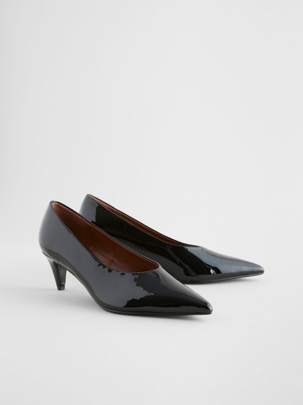 GO8447 Black Patent  Point Toe Peg Kitten Heels