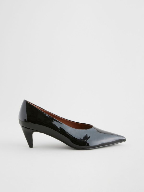 GO8447 Black Patent  Point Toe Peg Kitten Heels - Image 2